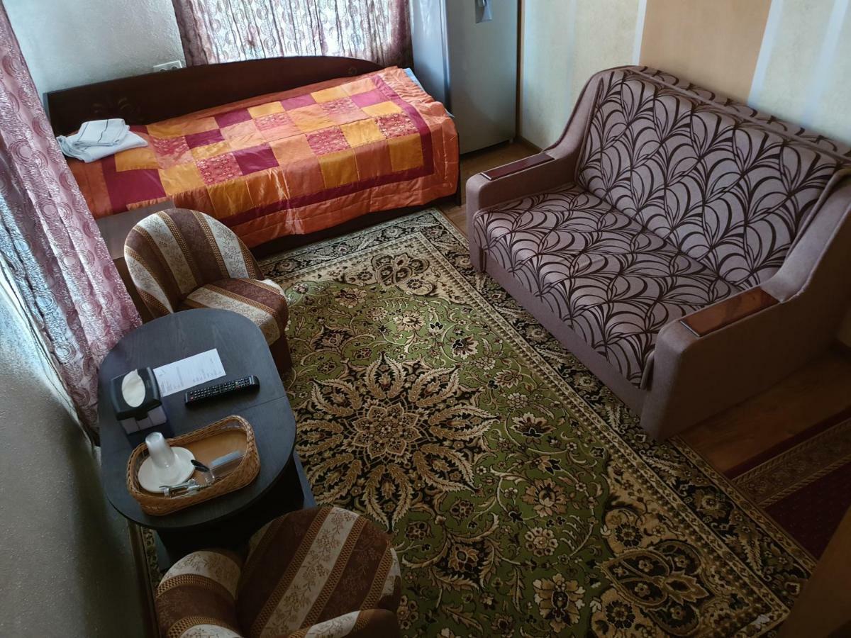 Nina Puhkemaja Hotell Exteriör bild